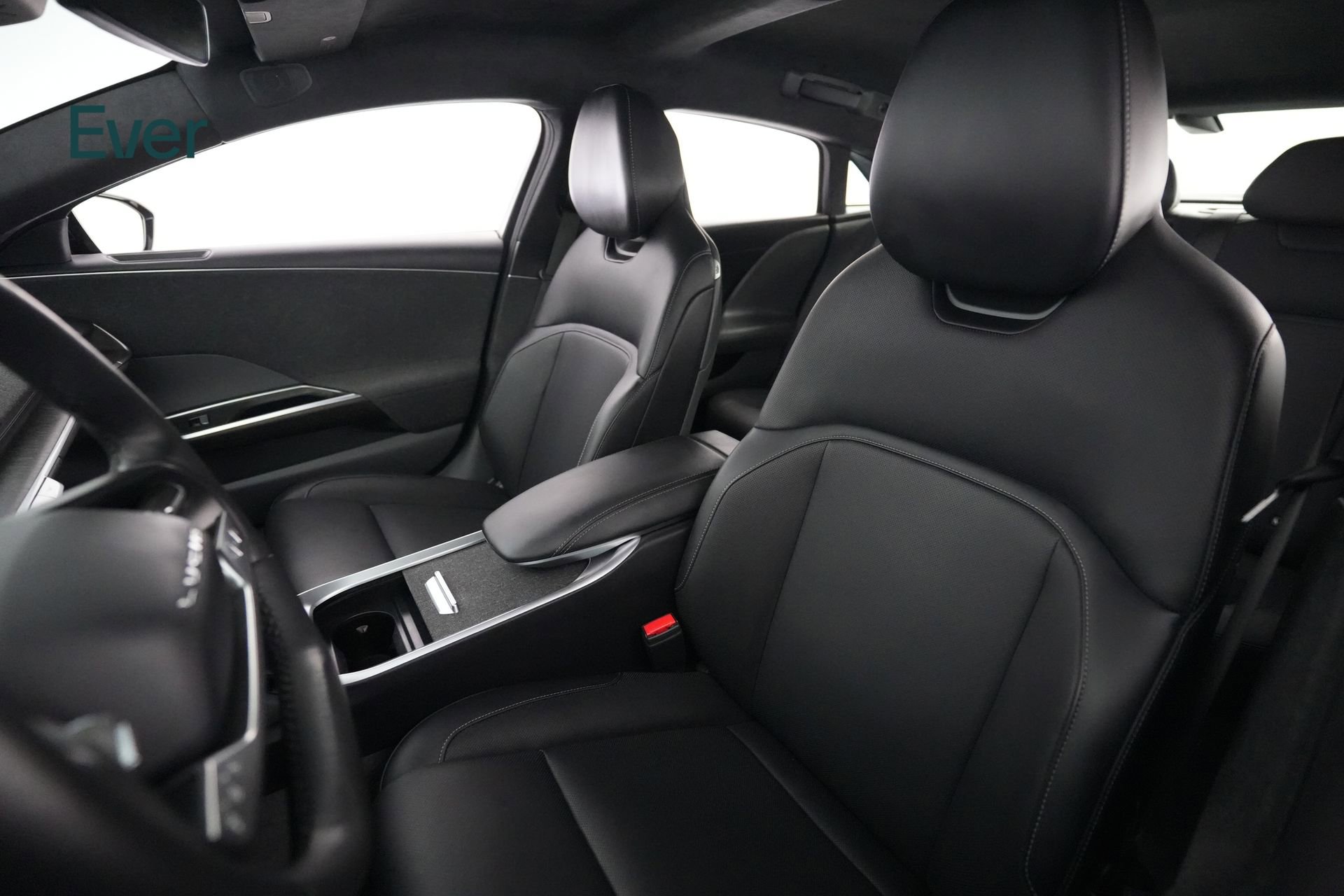 Used 2023 Lucid Air Pure image 4