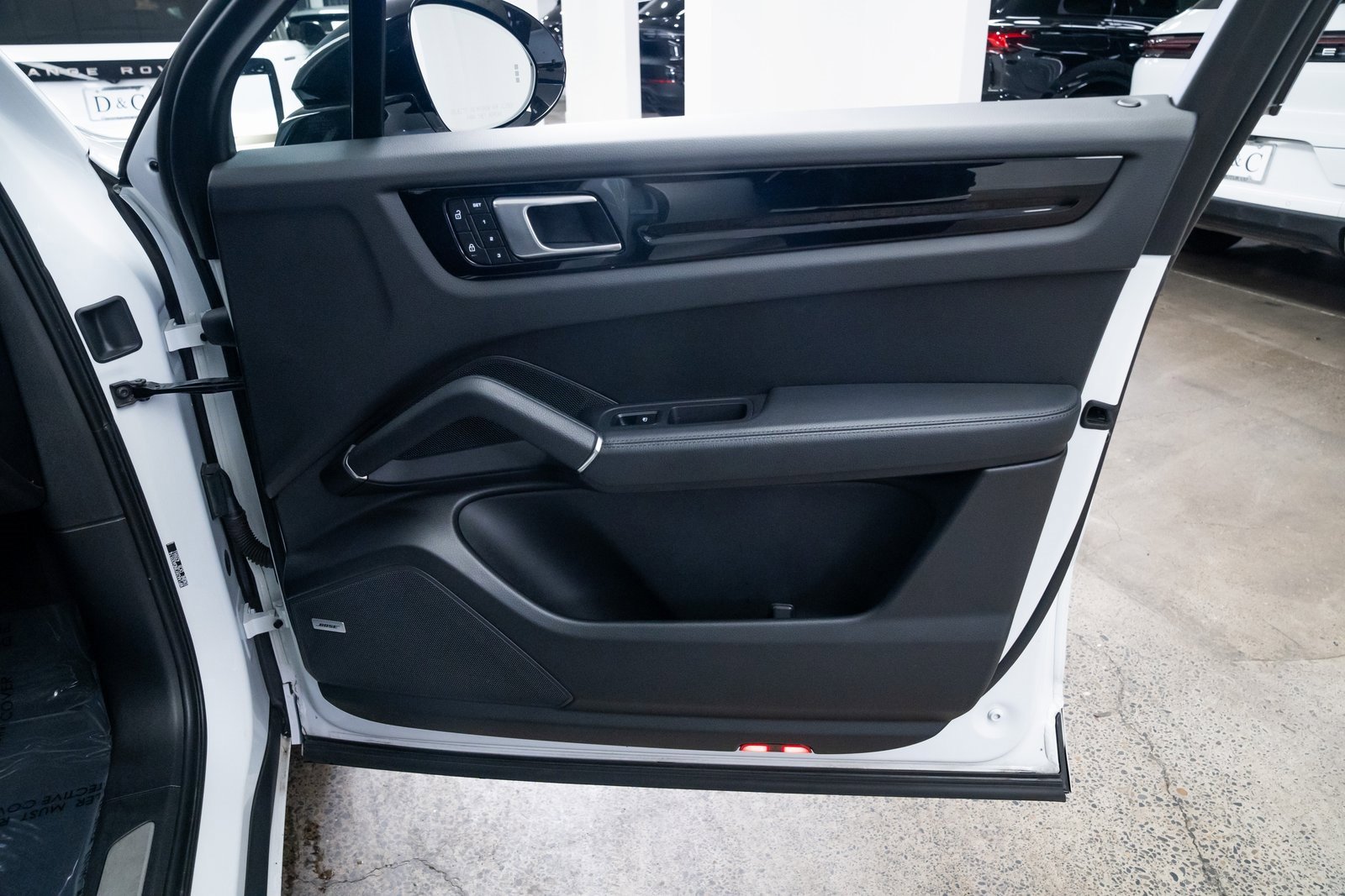 Used 2022 Porsche Cayenne Base w/ Premium Package image 24