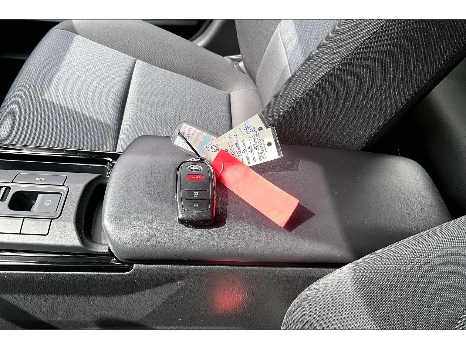Used 2025 Toyota Prius LE FWD image 11