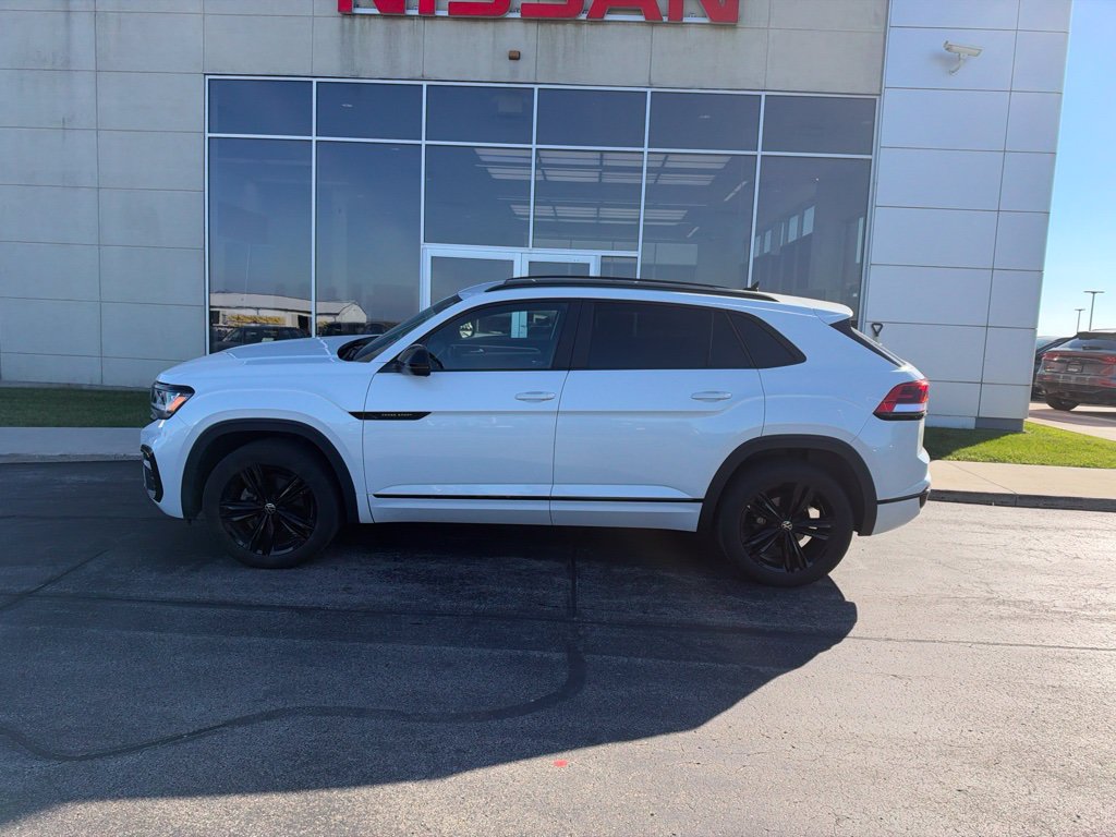 Used 2023 Volkswagen Atlas Cross Sport SEL R-Line AWD/4WD image 2