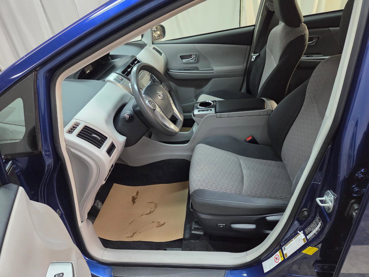 Used 2017 Toyota Prius V Three image 14