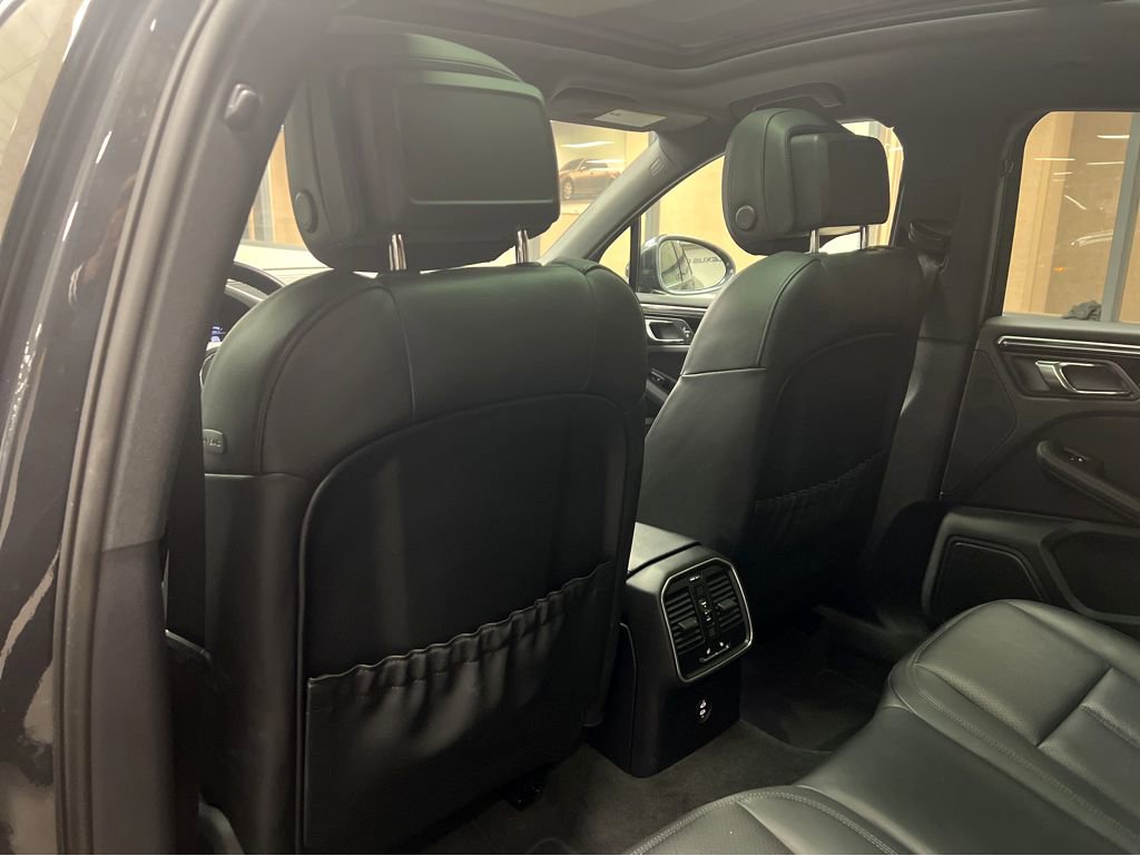 Used 2023 Porsche Macan image 19
