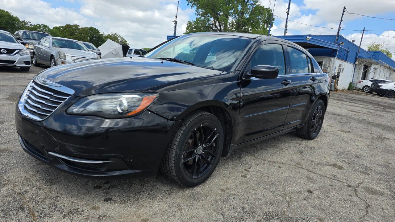 Used 2012 Chrysler 200 LX image 1