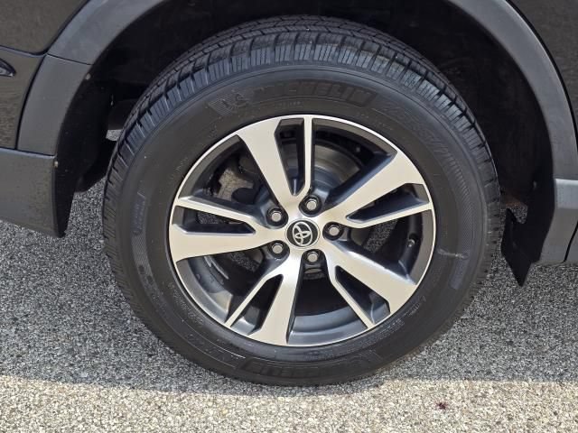 Used 2018 Toyota RAV4 XLE w/ Plus Extra Value Package AWD/4WD image 5