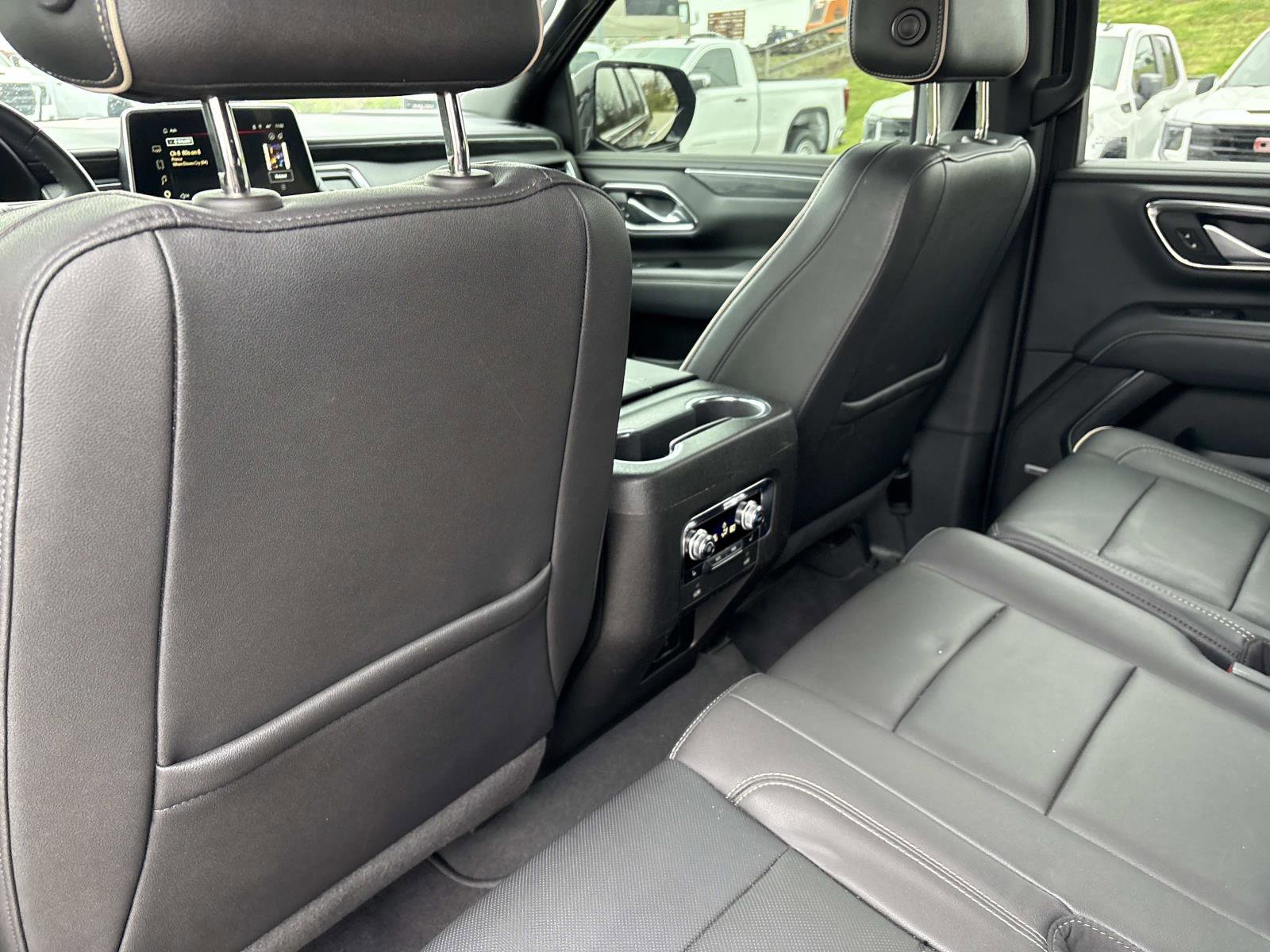 Used 2022 GMC Yukon XL SLT w/ SLT Luxury Package image 28