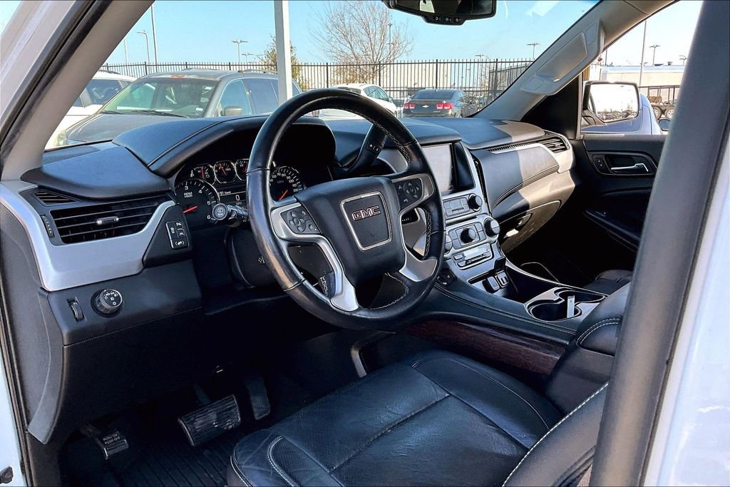 Used 2017 GMC Yukon SLT image 16