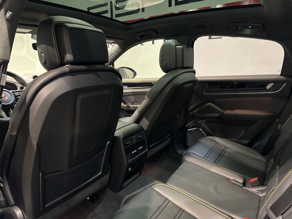 Used 2025 Porsche Cayenne GTS AWD/4WD image 34