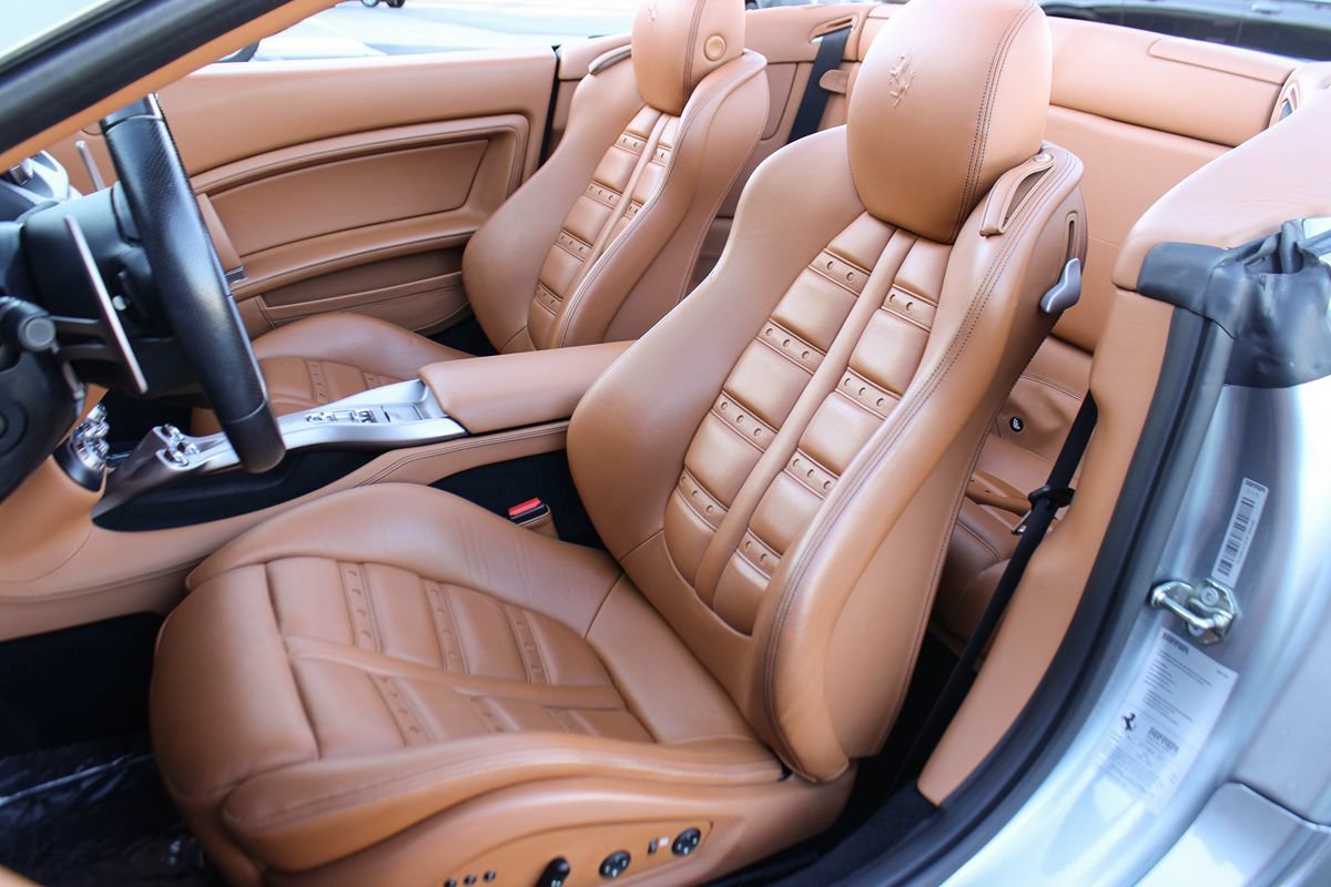 Used 2012 Ferrari California RWD image 18