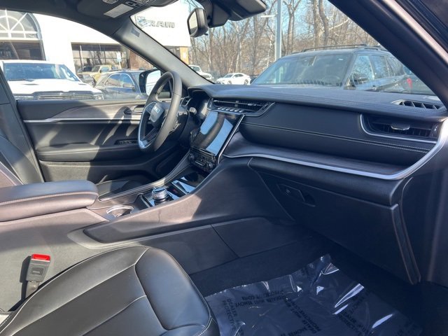 Used 2024 Jeep Grand Cherokee Limited image 11