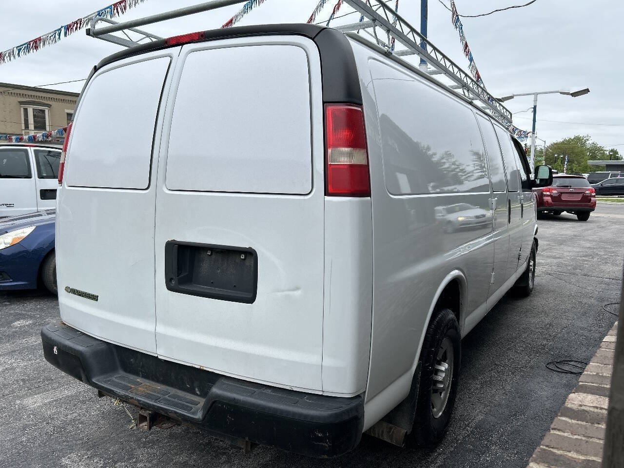 Used 2011 Chevrolet Express 2500 Extended RWD image 4