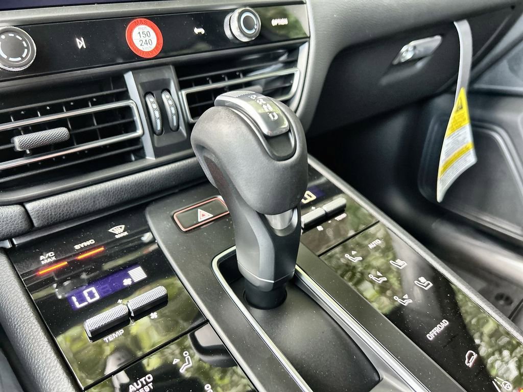 Certified 2026 Porsche Macan AWD/4WD image 16