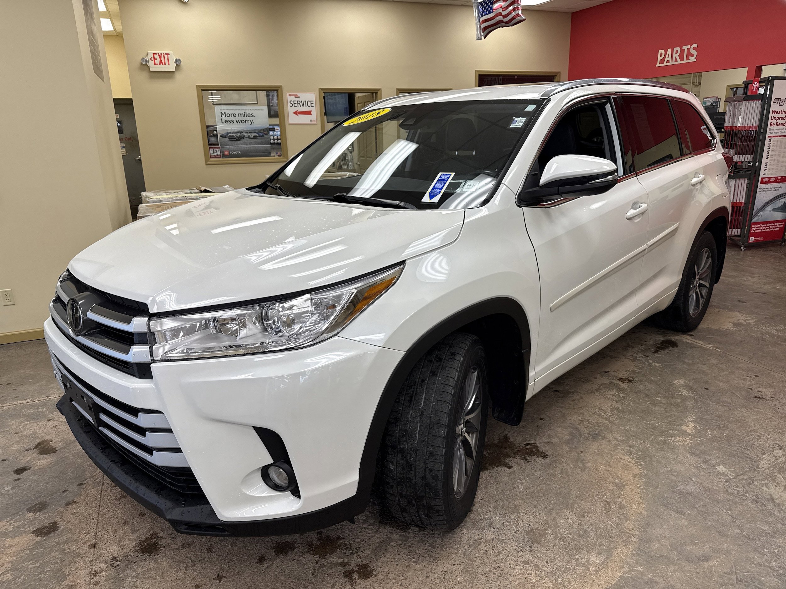 Used 2018 Toyota Highlander XLE AWD/4WD image 3