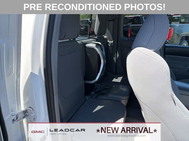Used 2011 Toyota Tacoma 4x4 Access Cab V6 w/ TRD Sport Pkg image 12