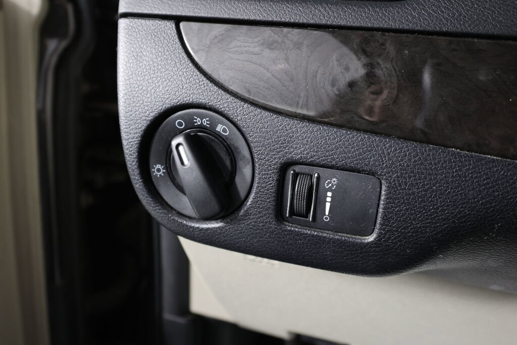 Used 2017 Dodge Grand Caravan SE image 30