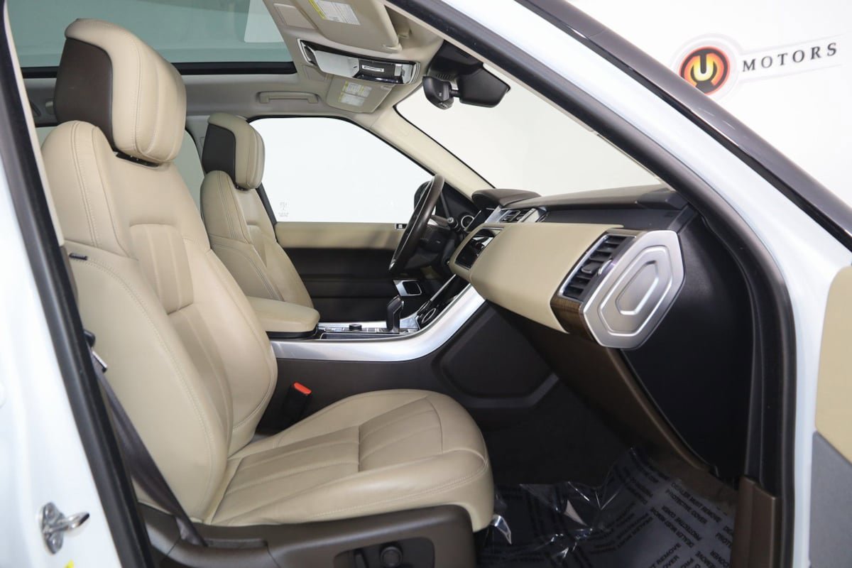 Used 2020 Land Rover Range Rover Sport SE image 13