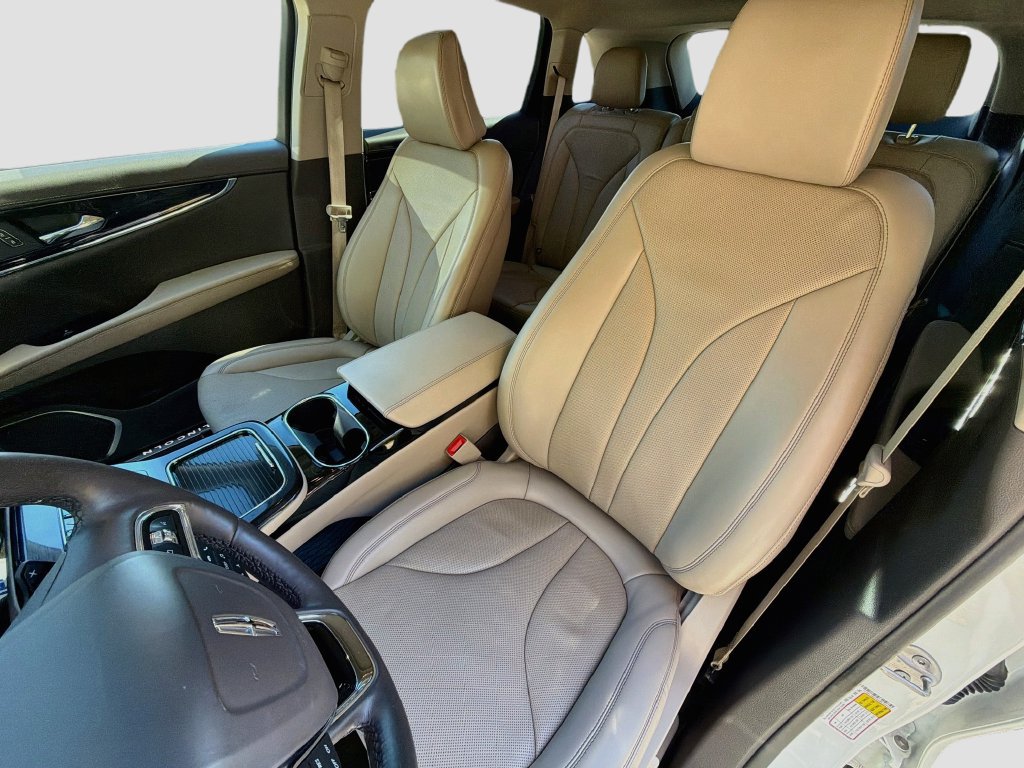 Used 2023 Lincoln Nautilus Reserve AWD/4WD image 23