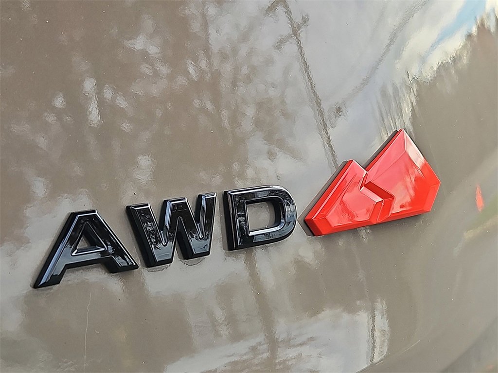 Certified 2025 Nissan Rogue SV image 33