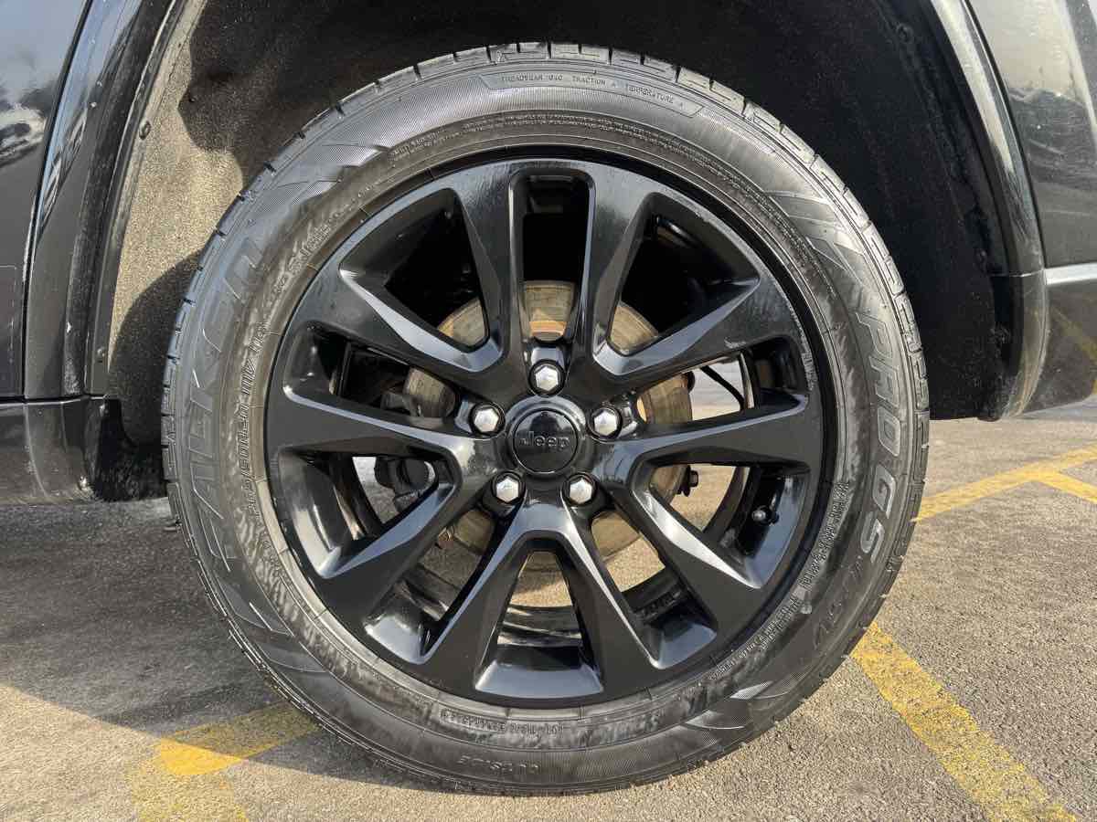 Used 2017 Jeep Grand Cherokee Altitude image 9