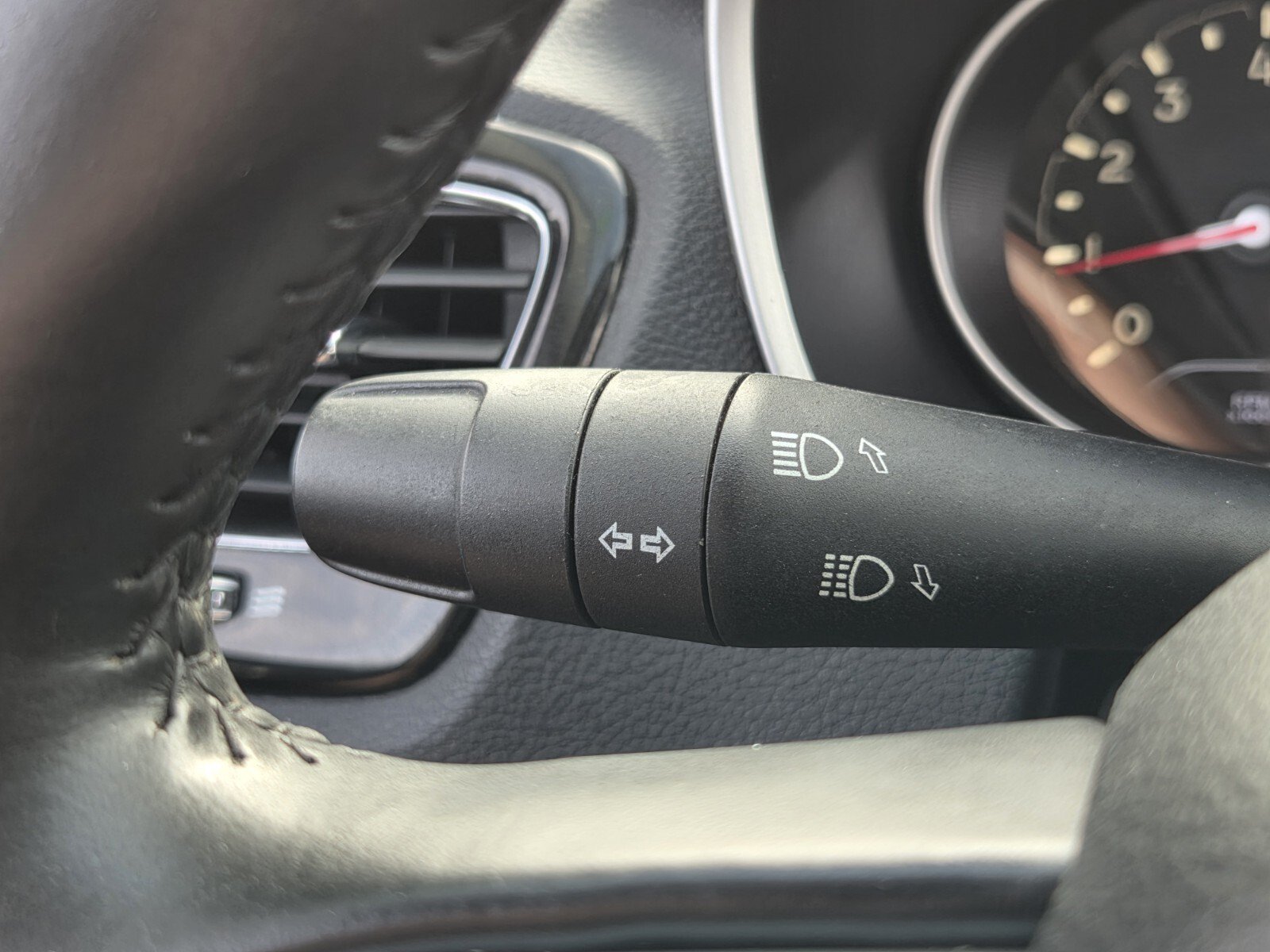 Used 2020 Jeep Compass Latitude FWD image 30