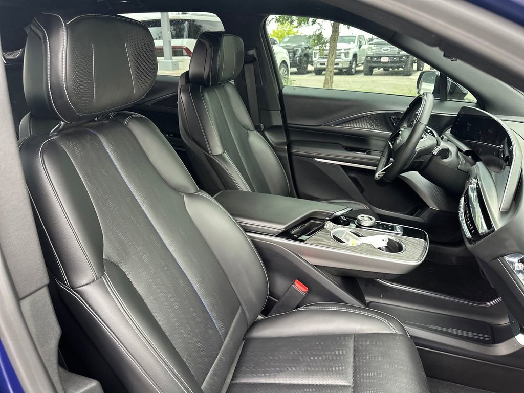 Used 2023 Cadillac Lyriq 2WD image 27