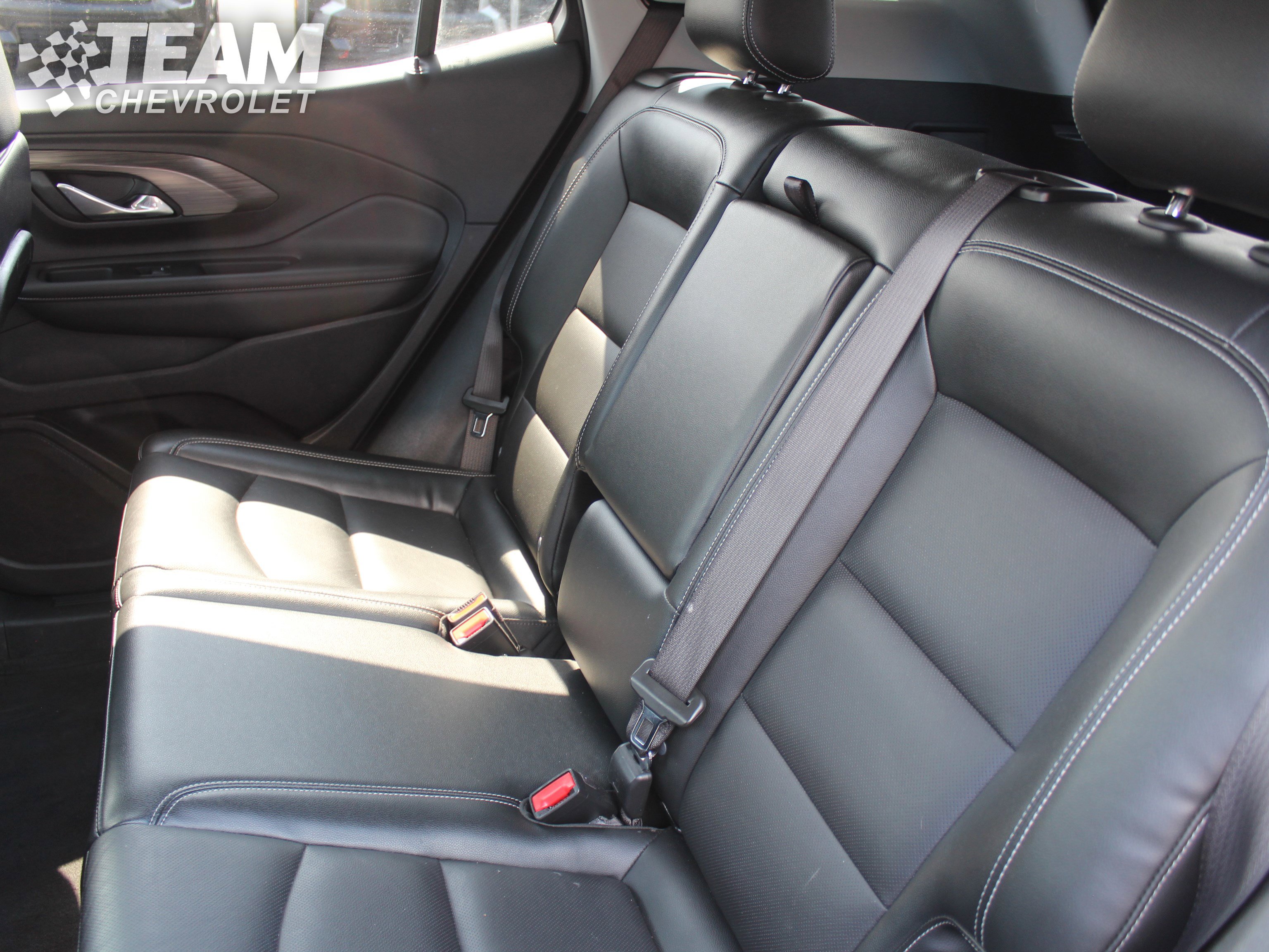 Used 2024 GMC Terrain SLT image 21