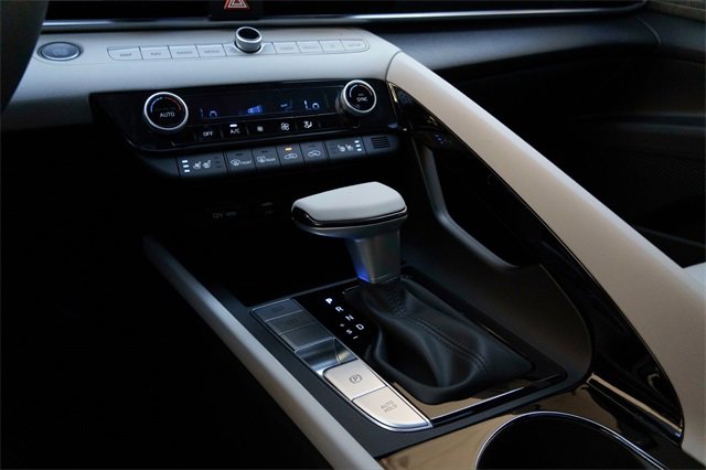 Certified 2025 Hyundai Elantra Limited image 17