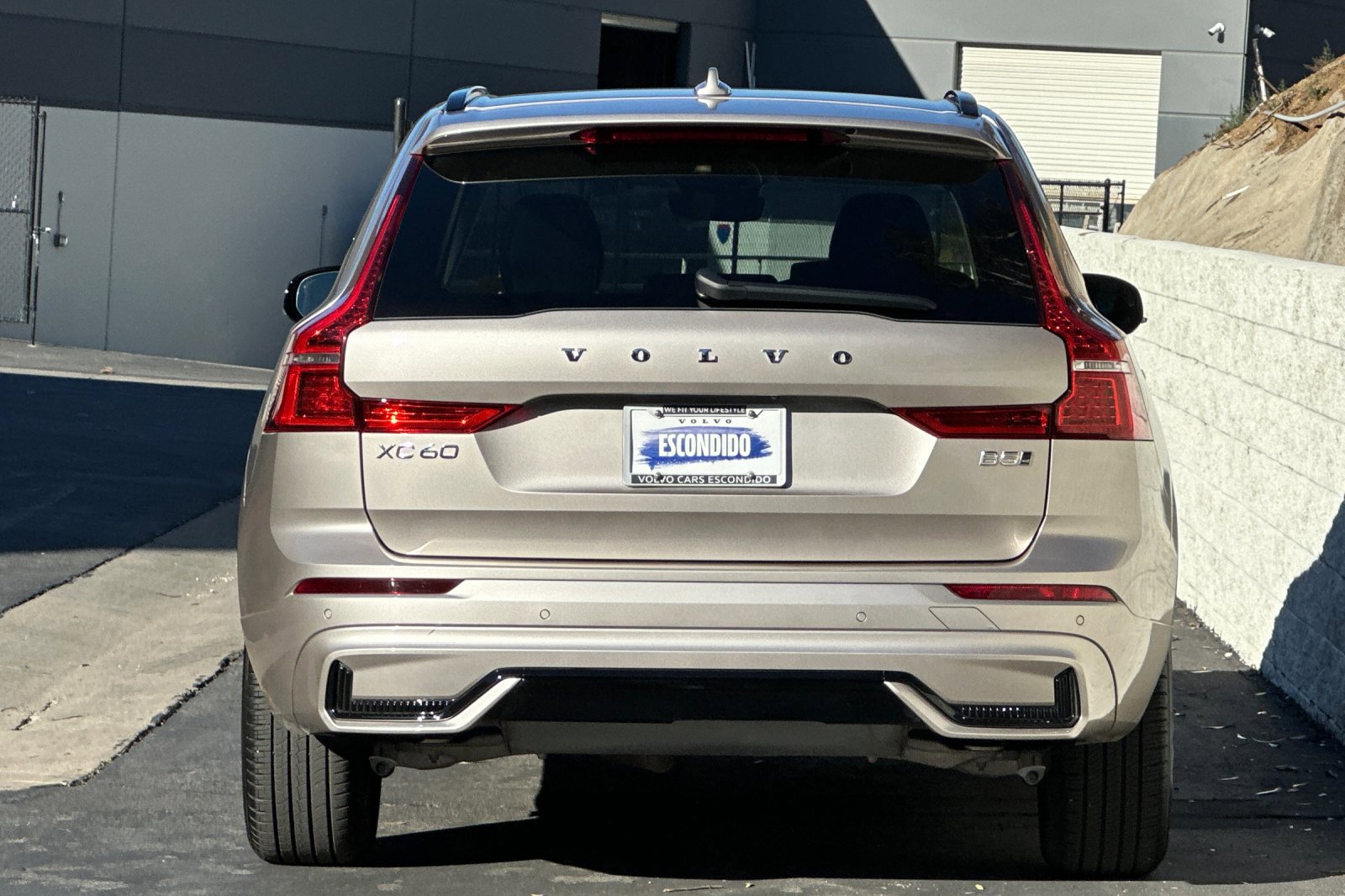 Certified 2025 Volvo XC60 B5 Core image 5