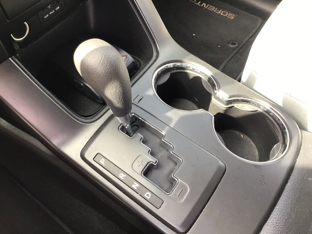 Used 2013 Kia Sorento LX w/ Third Row Pkg image 24