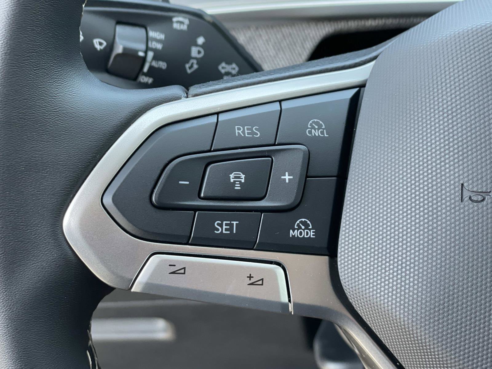 Certified 2025 Volkswagen Tiguan S FWD image 9