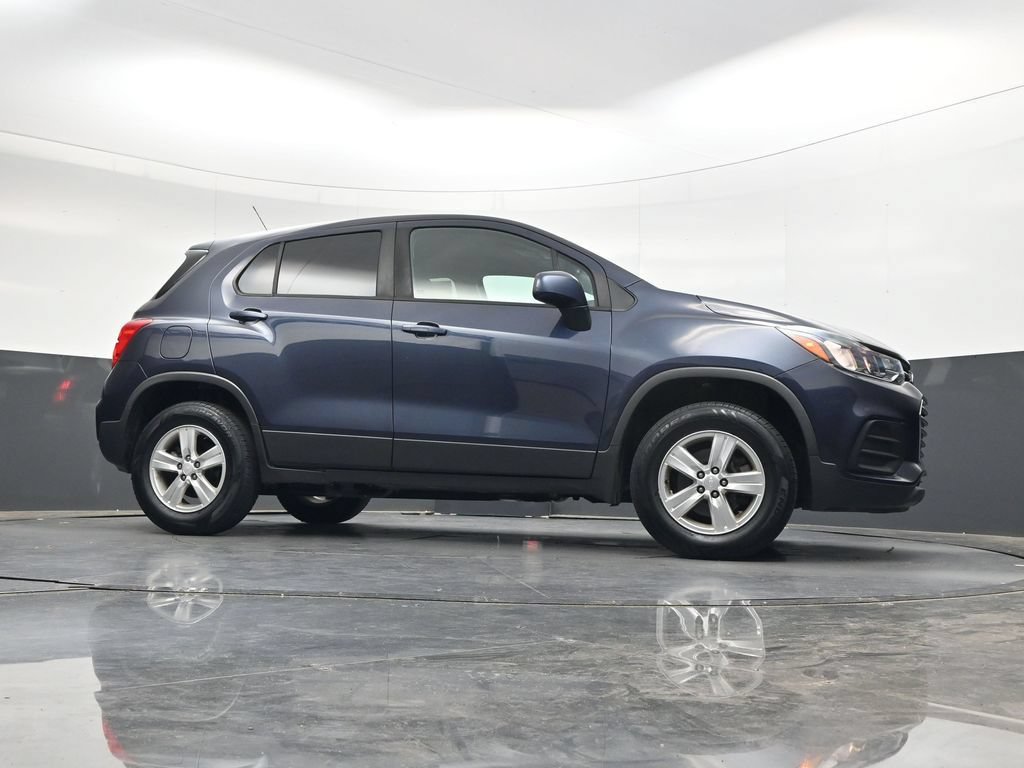 Used 2019 Chevrolet Trax LS w/ Tint and Cruise Package AWD/4WD image 39