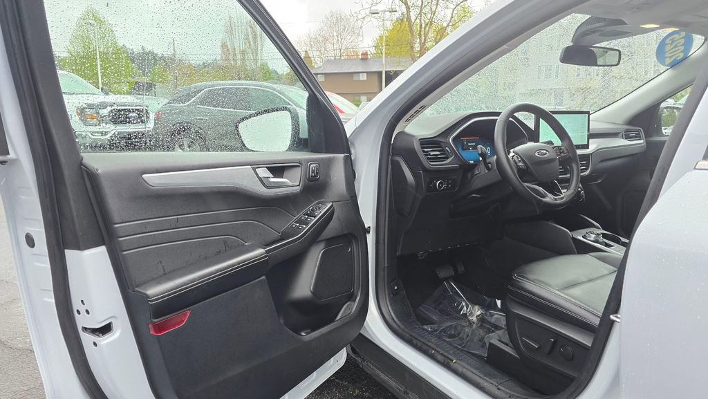 Used 2025 Ford Escape Platinum image 19