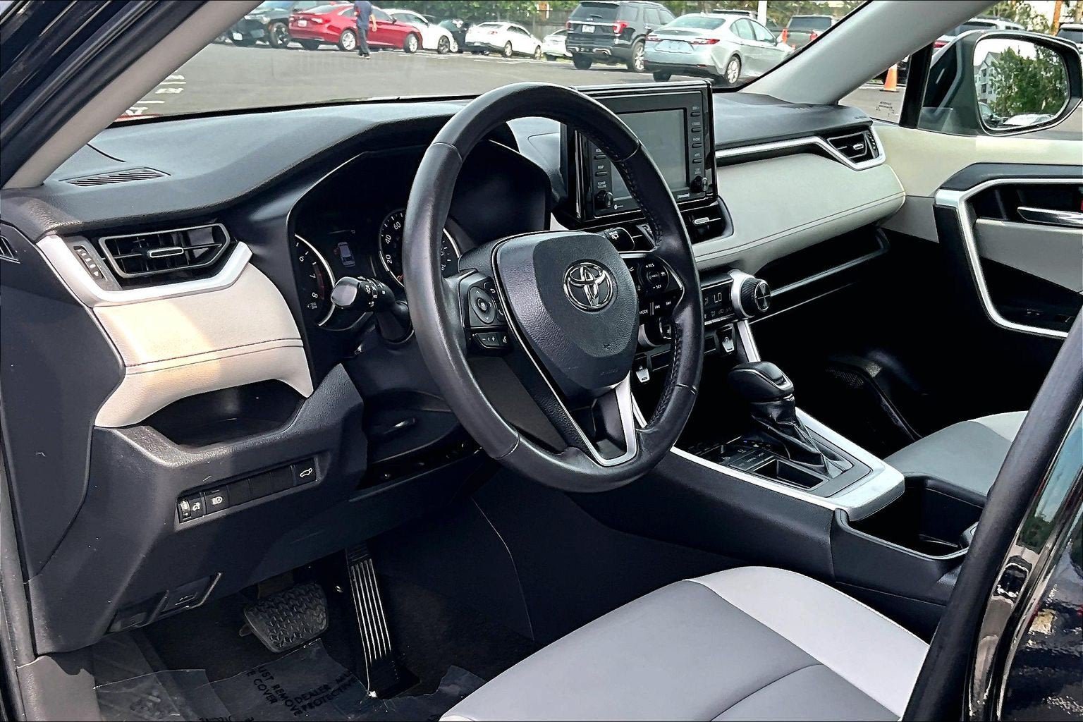 Used 2022 Toyota RAV4 XLE Premium FWD image 13