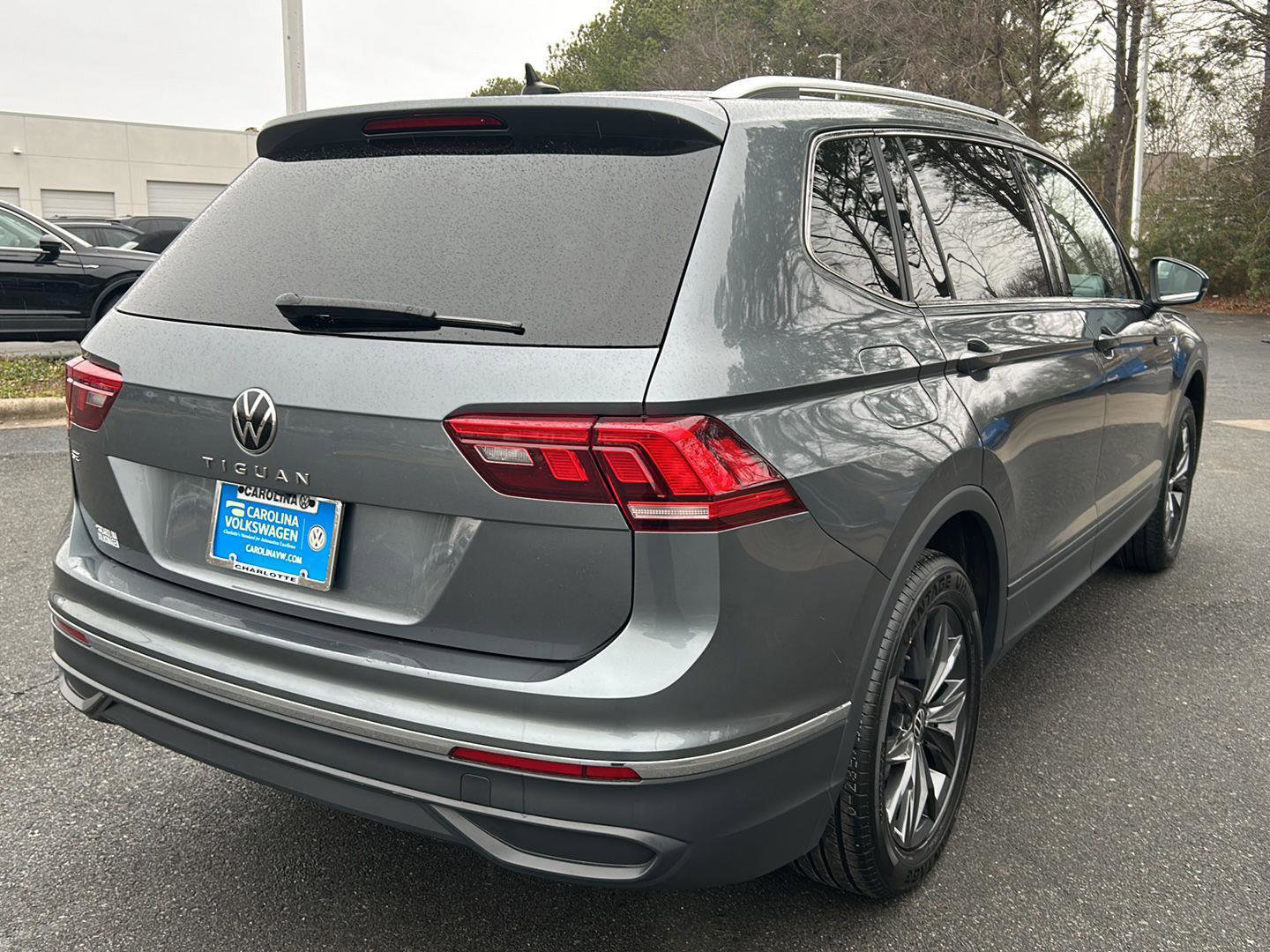 Used 2024 Volkswagen Tiguan SE image 8