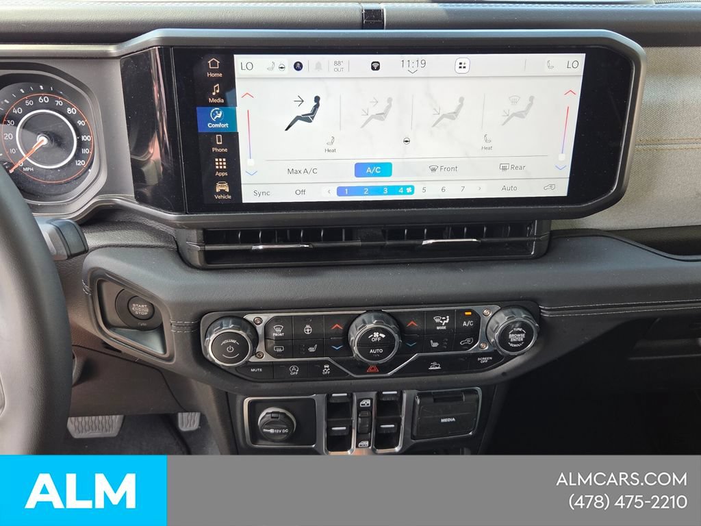 Used 2025 Jeep Wrangler Unlimited Sahara AWD/4WD image 19
