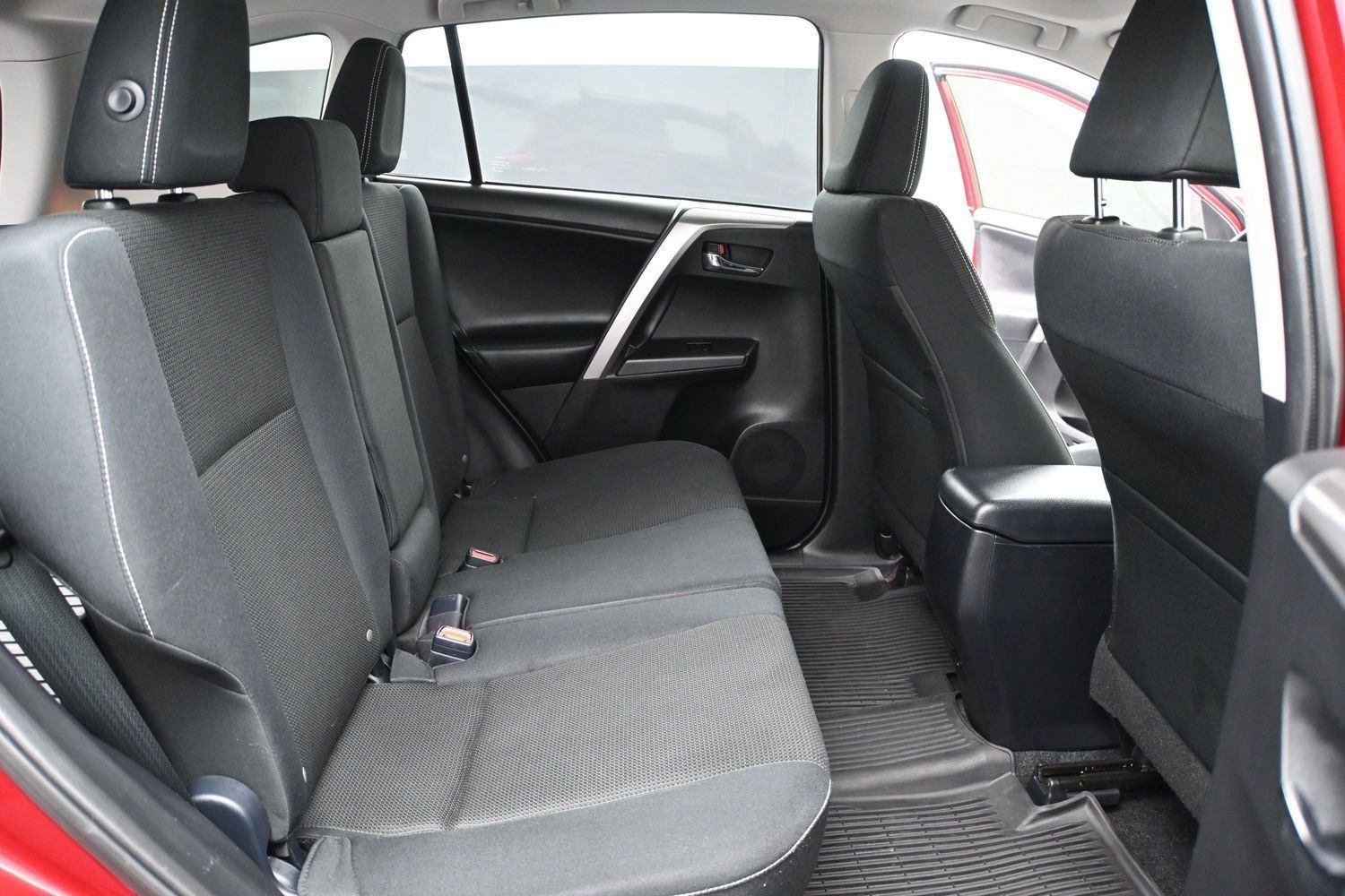 Used 2018 Toyota RAV4 XLE w/ Plus Extra Value Package AWD/4WD image 19