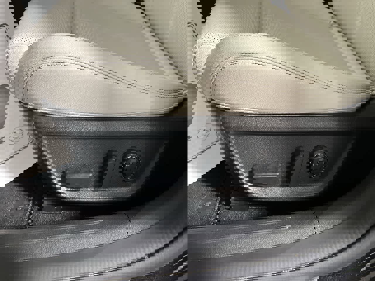 Used 2024 Genesis G70 2.5T image 14