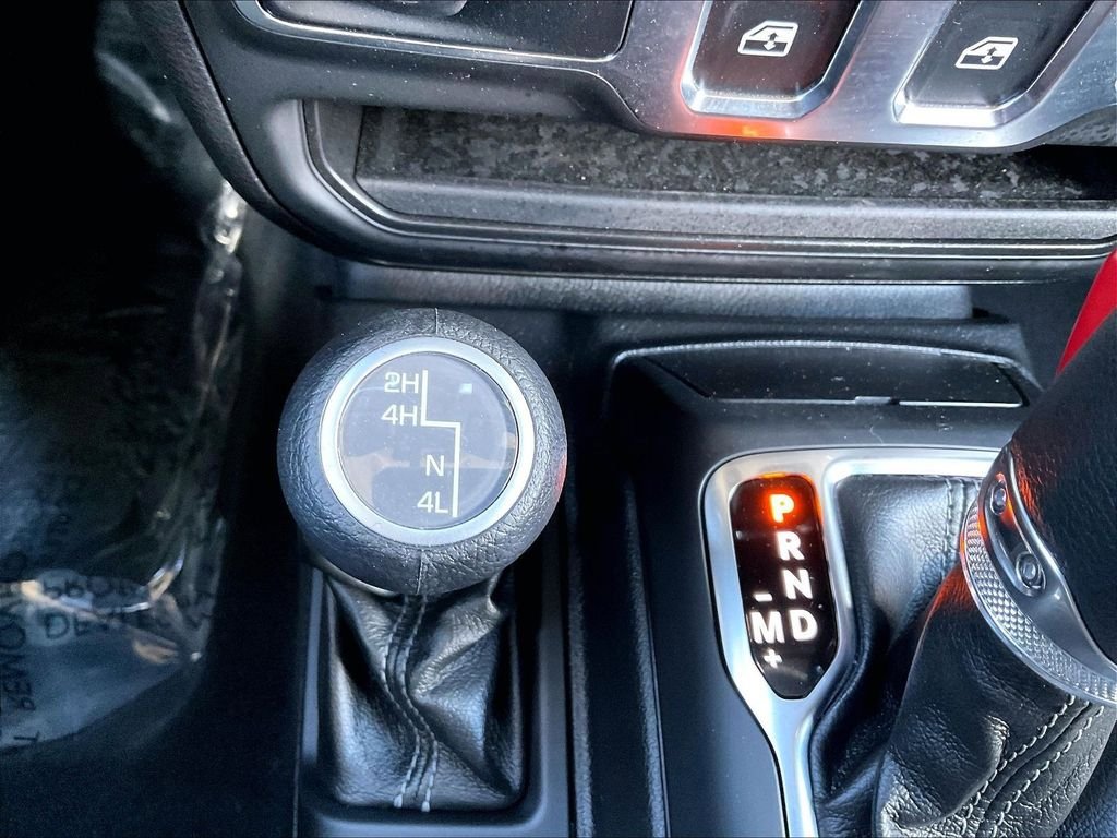 Used 2025 Jeep Wrangler Sport AWD/4WD image 33