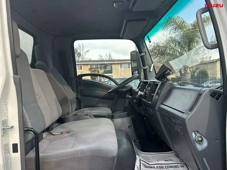 Used 2020 Isuzu NPR image 11