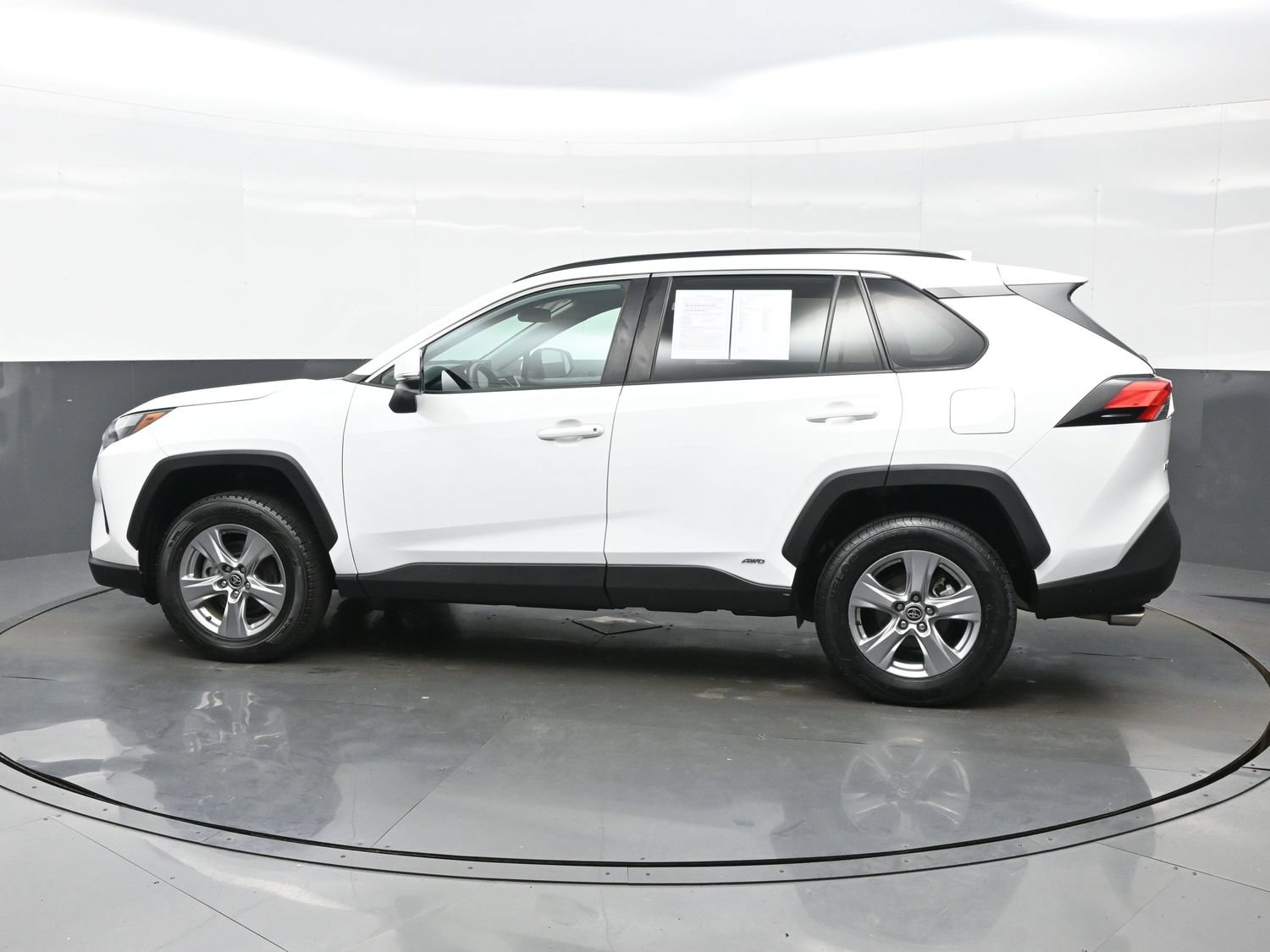 Used 2022 Toyota RAV4 XLE AWD/4WD image 3
