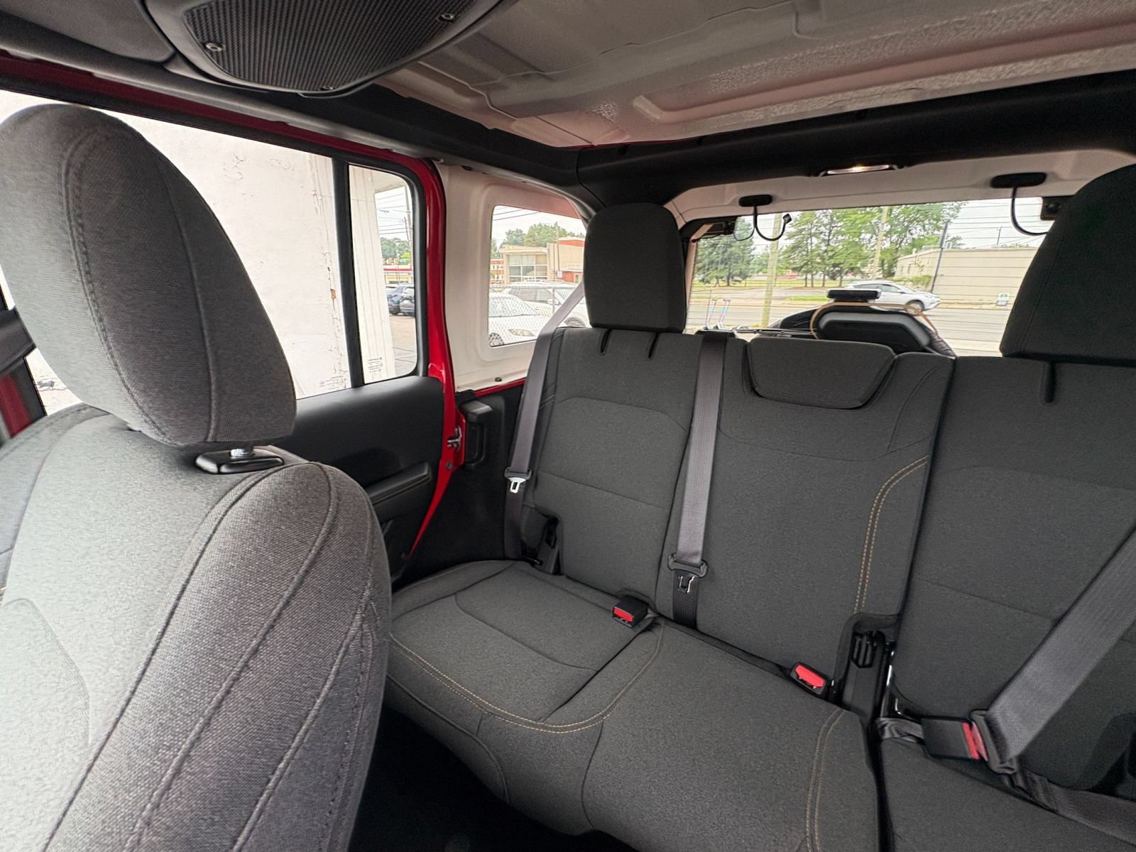Used 2025 Jeep Wrangler Unlimited Sahara AWD/4WD image 39