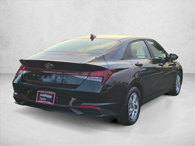 Used 2022 Hyundai Elantra SE FWD image 5