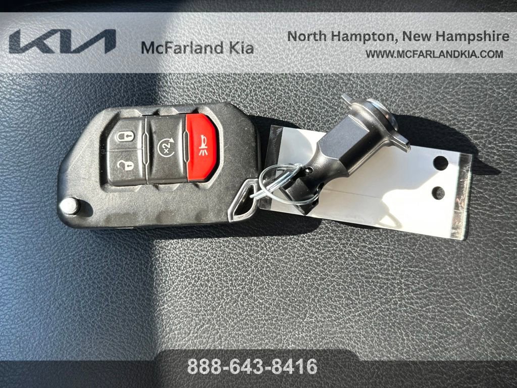 Used 2021 Jeep Gladiator Willys image 30