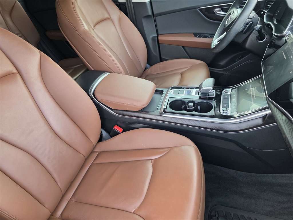 Used 2022 Audi Q8 Premium image 11