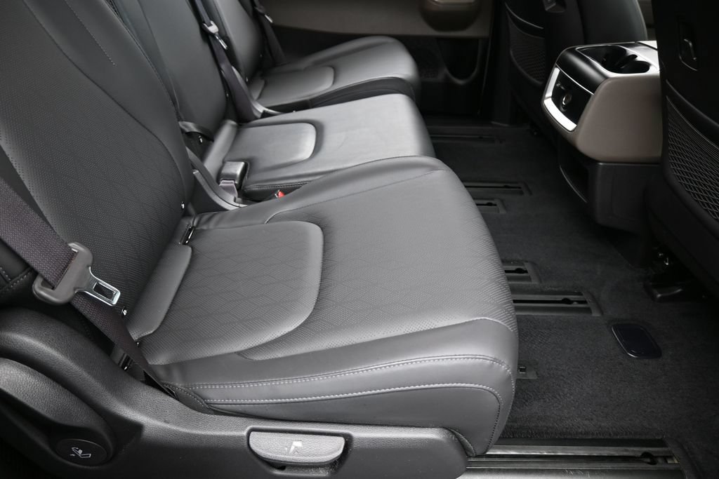 Used 2025 Kia Carnival EX FWD image 45