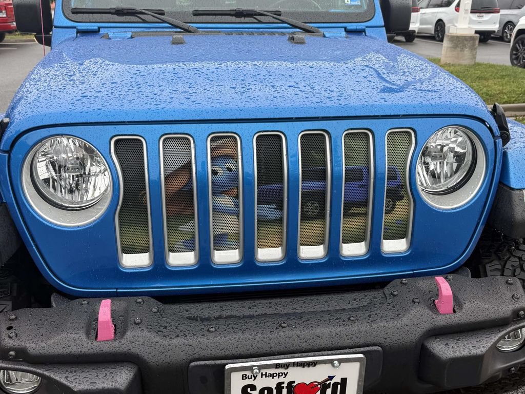 Used 2022 Jeep Wrangler Unlimited Sahara AWD/4WD image 34
