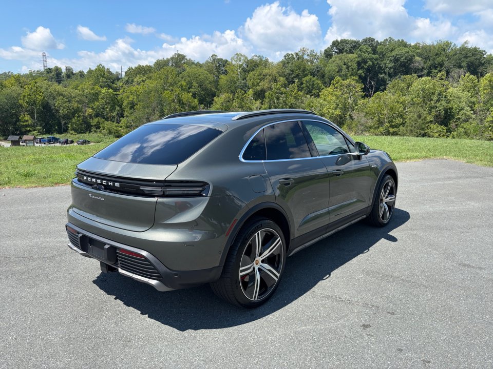 New 2026 Porsche Macan 4S Electric AWD/4WD image 7