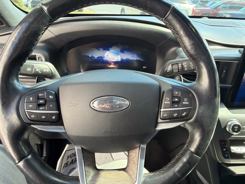 Used 2020 Ford Explorer Platinum w/ Premium Technology Package AWD/4WD image 13