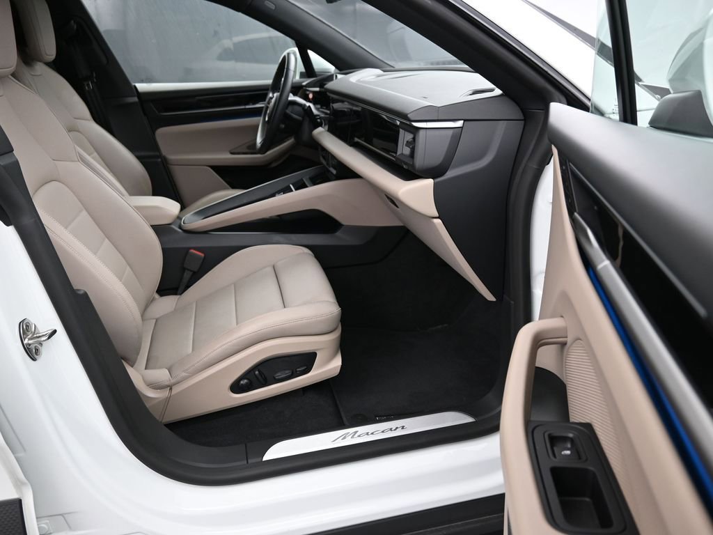 Certified 2025 Porsche Macan Electric image 28