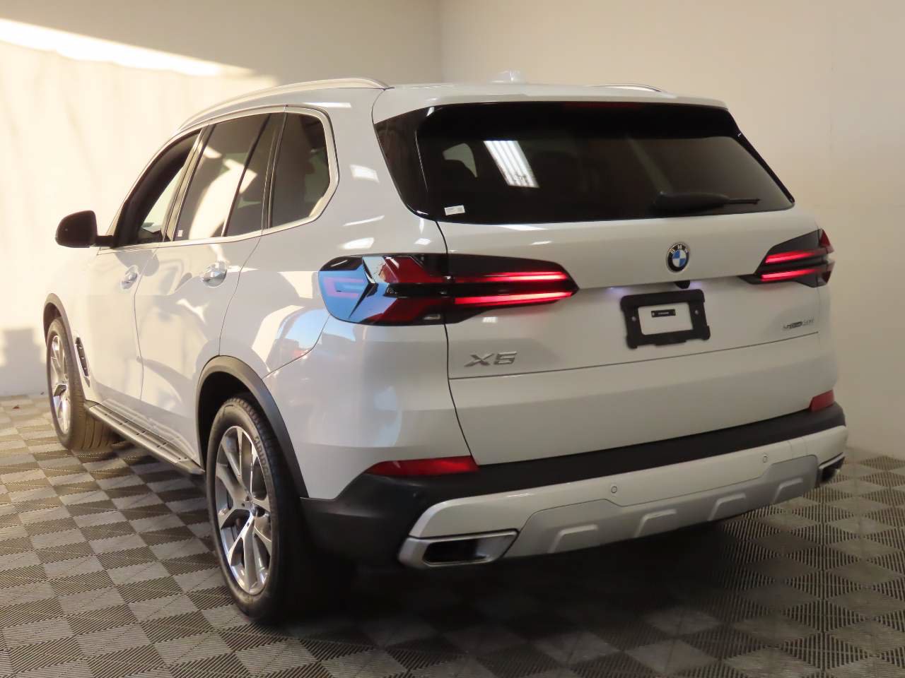 Used 2025 BMW X5 sDrive40i w/ Climate Comfort Package RWD image 3
