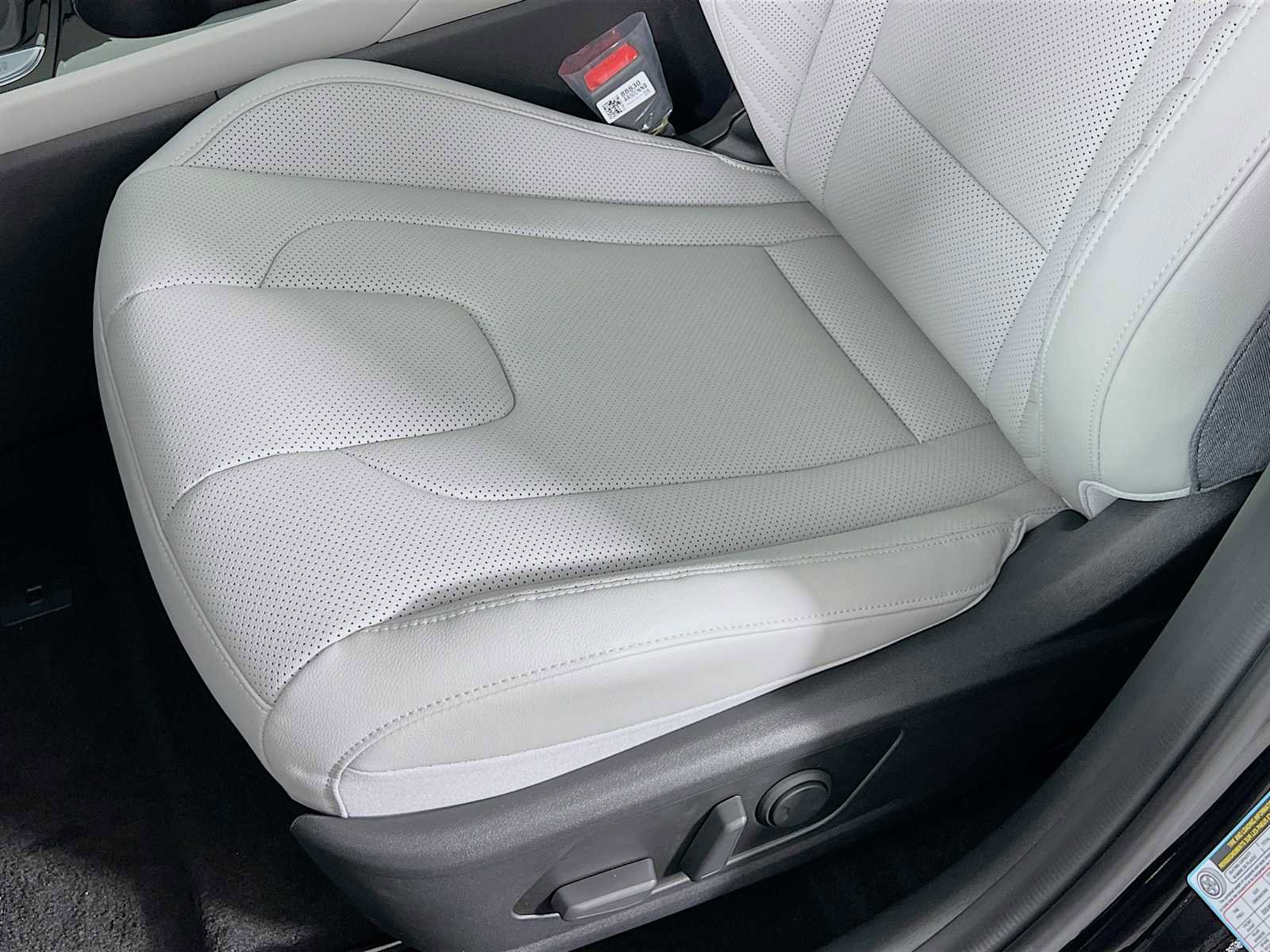 Used 2025 Hyundai Elantra Limited image 17